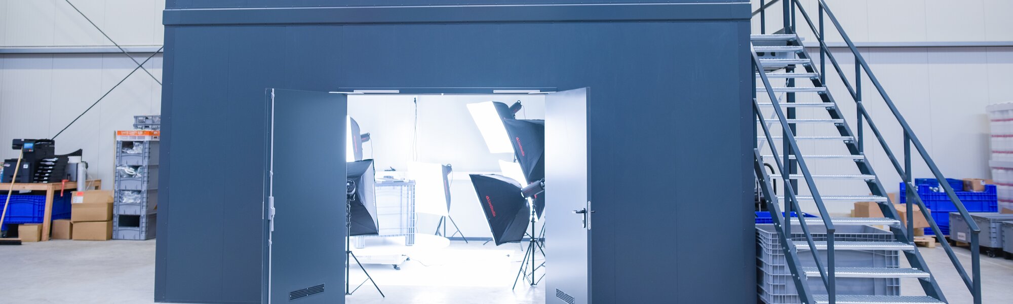 Fotostudio im Hallenbüro